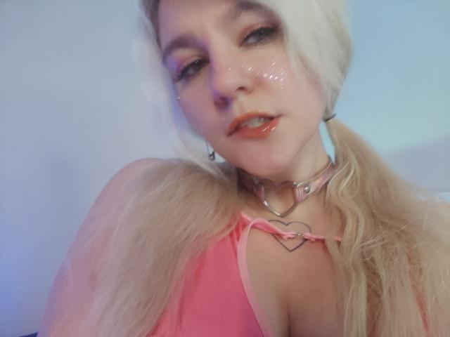 WhiteKrol - Live sex cam - 24721517