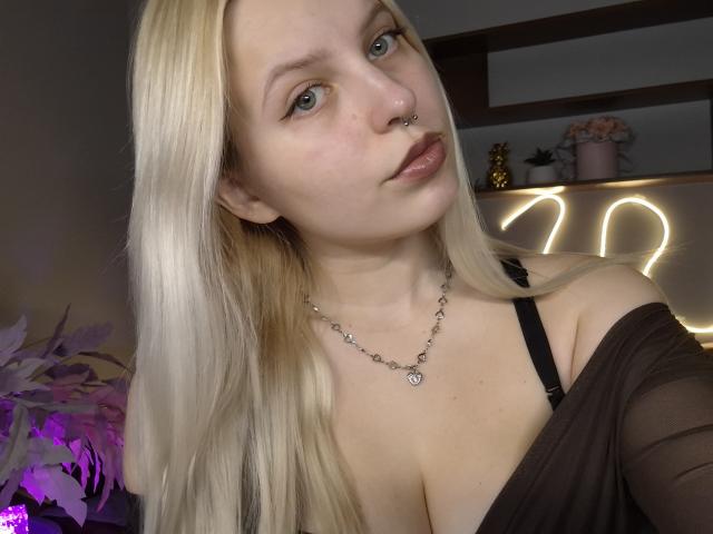 AliceWhitey - Live porn &amp; sex cam - 24745453