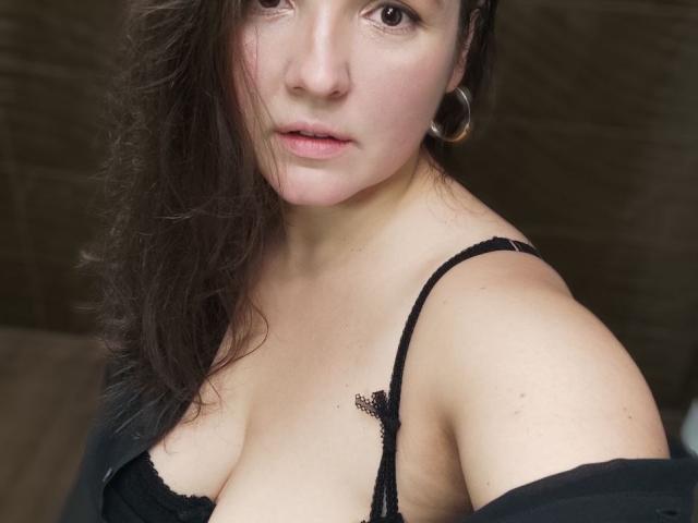 SabrinaGoldd - Live porn &amp; sex cam - 24745833