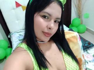 KiaraBowie - Live porn &amp; sex cam - 24752405