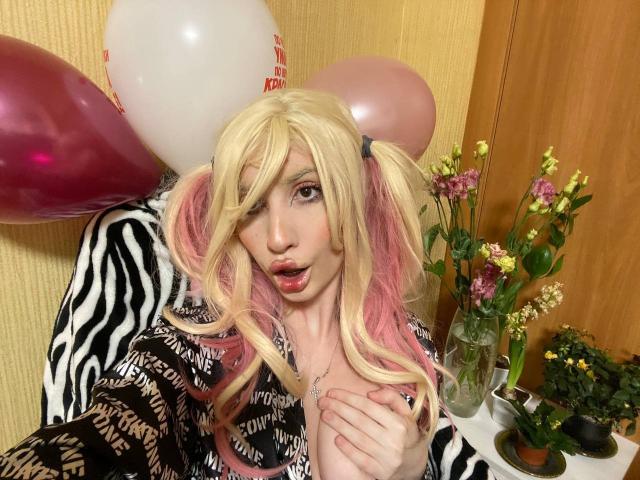 ElzaKomx - Live porn &amp; sex cam - 24760869