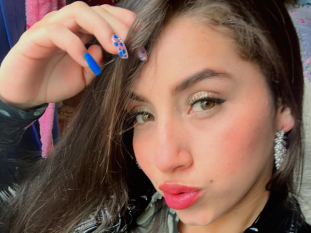 PaulettSmith - Élő pornó és szexkamera - 24771409