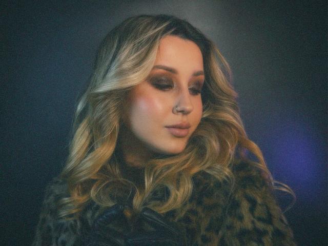 VikkyLikky - Live porn &amp; sex cam - 24773193