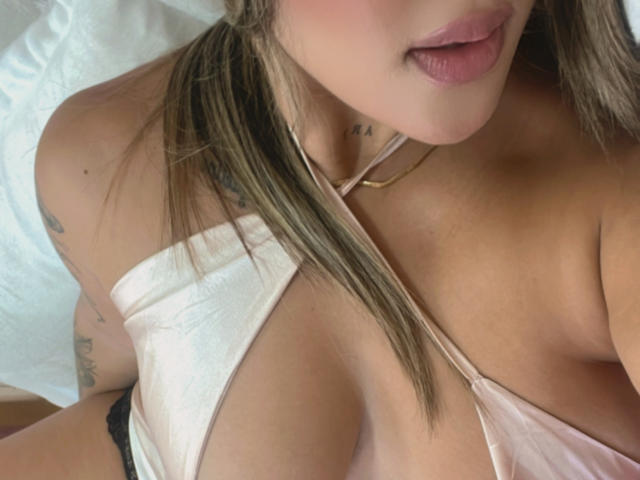 MaeCollins - Live sex cam - 24782305