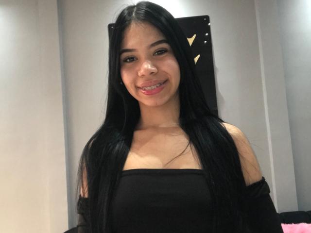EmaGarces - Live porn &amp; sex cam - 24782405