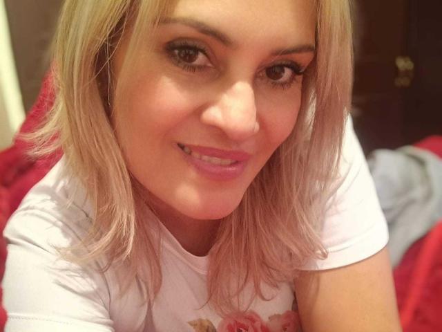 CarolinneFiotti - Live sex cam - 24790113