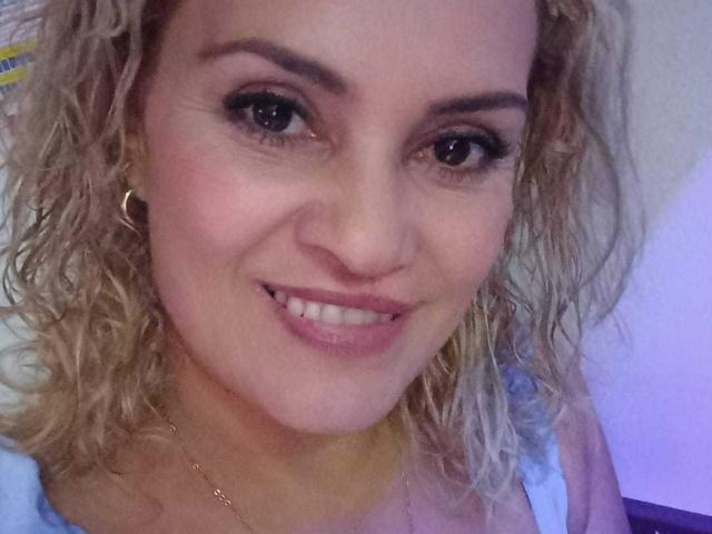 CarolinneFiotti - Live Sex Cam - 24790969