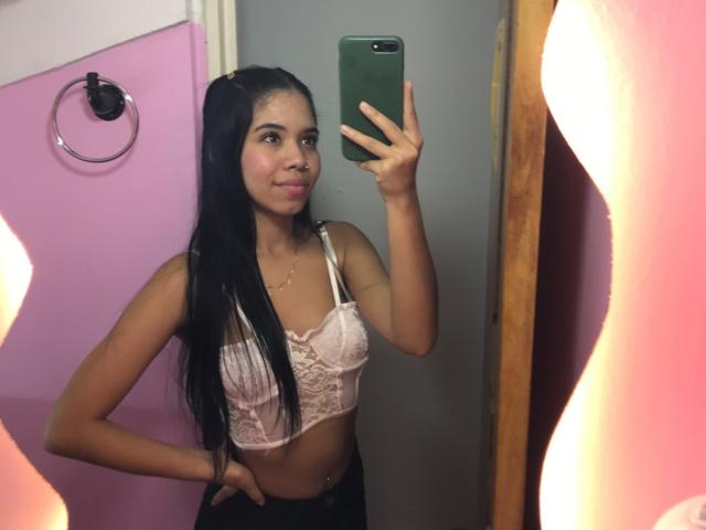 EmaGarces - פורנו בשידור חי ומצלמת סקס - 24793681