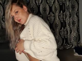 MayaTrainor - Live porn &amp; sex cam - 24796413