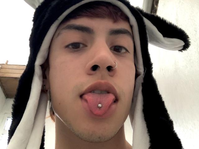 AaronBlink - Live porn &amp; sex cam - 24805685