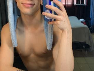 AaronBlink - Live porno og sexkamera - 24805737