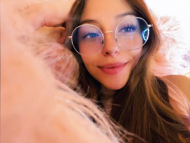 MillyKenner - Live sex cam - 24839813