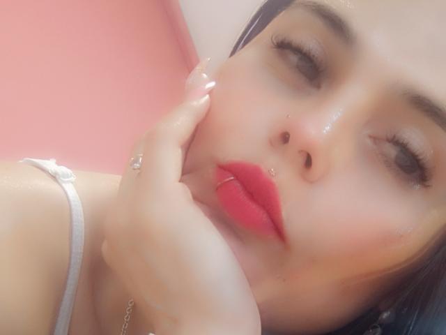 CharlotteCrofort - Live sex cam - 24850369