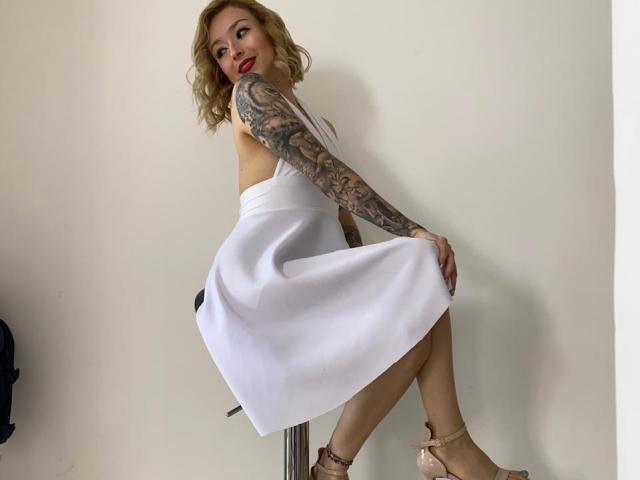 SarahRousen - Porno na żywo i seks kamera - 24865933