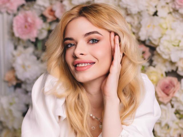 AdeleClifford - Live porn &amp; sex cam - 24876485