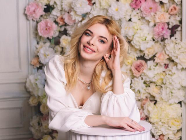 AdeleClifford - Live porn &amp; sex cam - 24876489