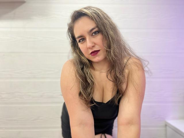 TaylorNova - פורנו בשידור חי ומצלמת סקס - 24877777