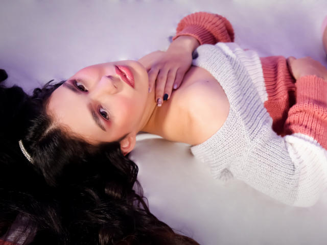 CarolineWill - Live Sex Cam - 24889589