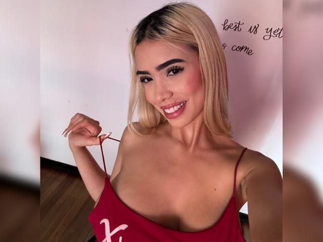 ChristieGarci - Live porn &amp; sex cam - 24902909