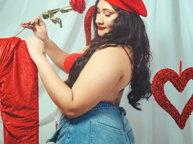 ShiaraRussi - Live porn &amp; sex cam - 24933053