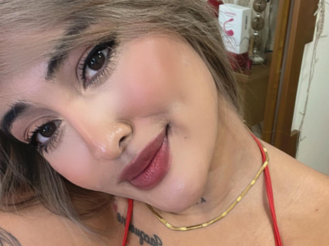 MaeCollins - Live sexe cam - 24945165