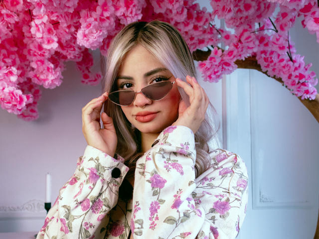 AlexaThoms - Élő pornó és szexkamera - 24946249