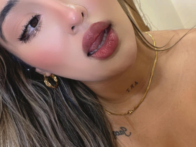 MaeCollins - Live porn &amp; sex cam - 24970385