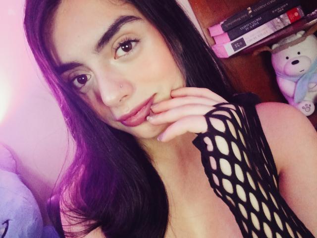 EmaRosee - Live sex cam - 24983681