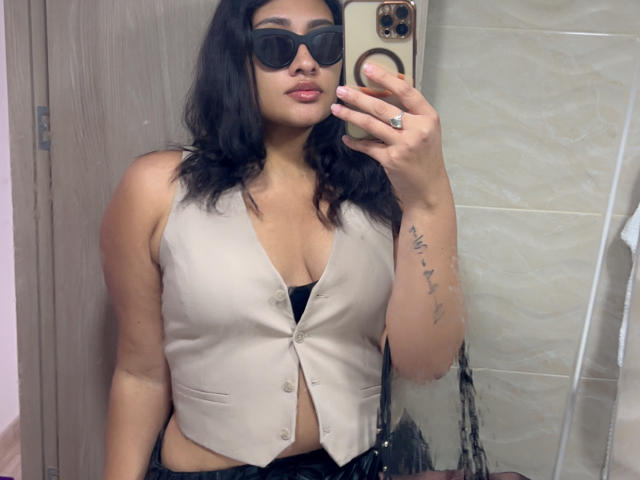 ShiaraRussi - Live porn &amp; sex cam - 24992549
