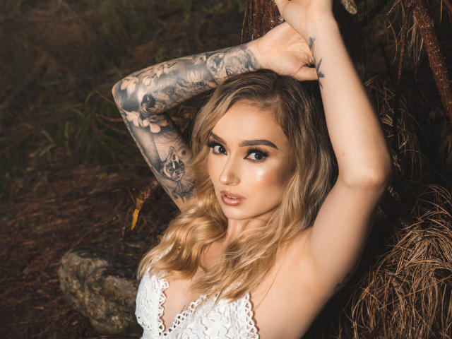 SarahRousen - Élő pornó és szexkamera - 25001573