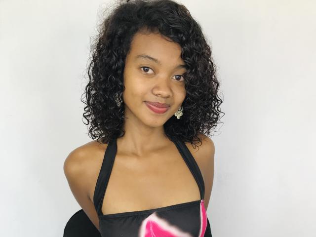 CandyMagicX - פורנו בשידור חי ומצלמת סקס - 25022625