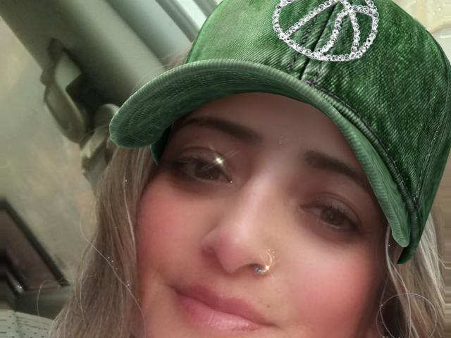 AlessadraJones - Élő pornó és szexkamera - 25027589