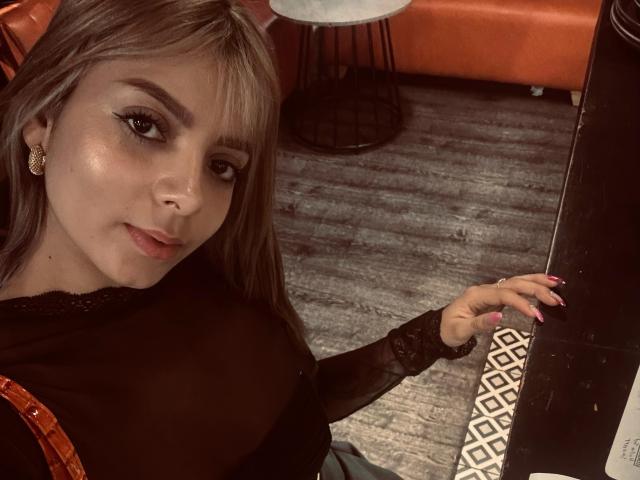 SofiaFoxx - Live porn &amp; sex cam - 25030937