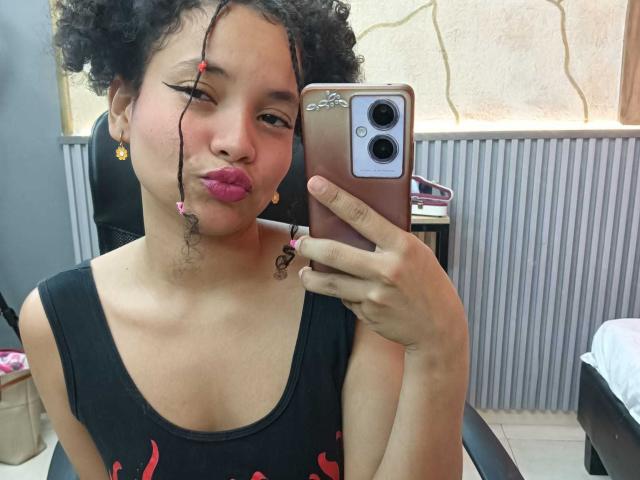 DanellaVera - Live porn &amp; sex cam - 25041525