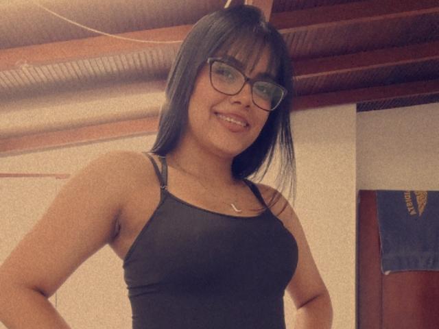 EmilyRobeerts - Live porn &amp; sex cam - 25050365