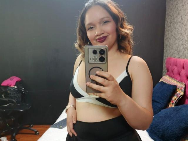 BiancaMorettii - Élő pornó és szexkamera - 25051565