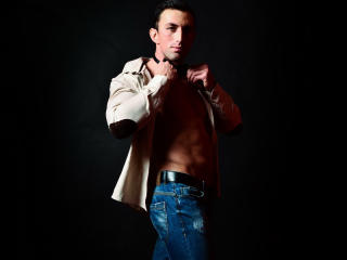 CockyHunk - Spectacle x avec un Homme aux cheveux corbeau sur le service Xlovecam 