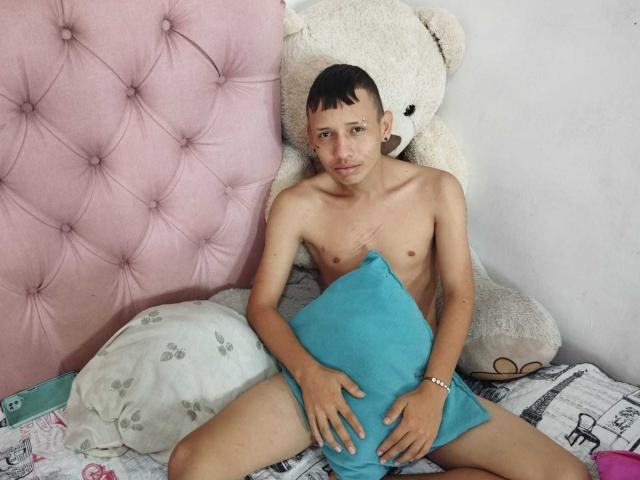 SantiagoMiller - Live porn &amp; sex cam - 25065805