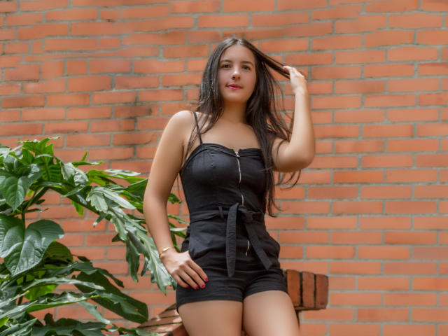 EmilyCoral - Sexe cam en vivo - 25073197