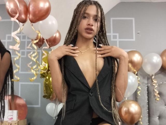 BritneyCollins - Élő pornó és szexkamera - 25084125