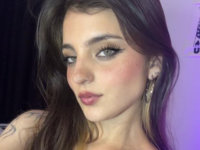 SarahhTanyas - Live sexe cam - 25085445