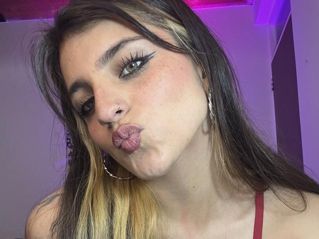SarahhTanyas - Live sex cam - 25085453