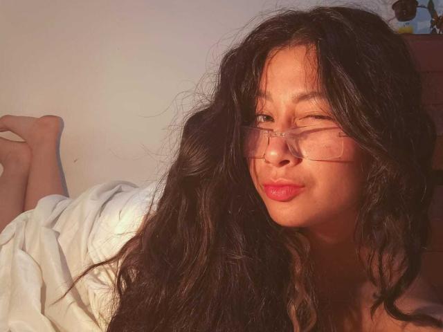 Genesiss - Live sex cam - 25101417