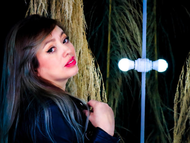 AntonellaRiquel - Live Sex Cam - 25102553