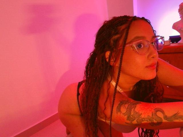 SofiaBrowm - פורנו בשידור חי ומצלמת סקס - 25105137