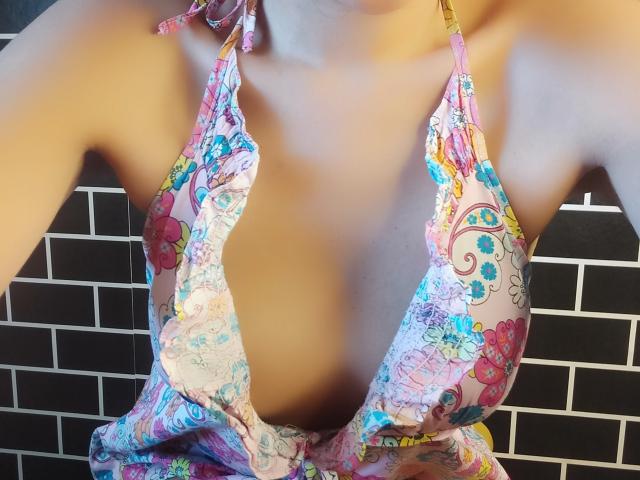 ChloeWu - Live porn &amp; sex cam - 25118129