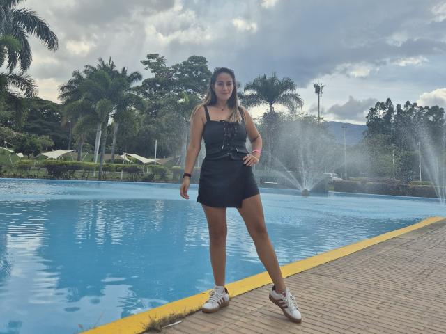 RousseMelinda - Live porn &amp; sex cam - 25120705