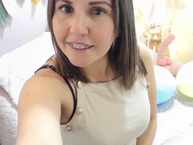 AdelaShery - Live porn &amp; sex cam - 25142937