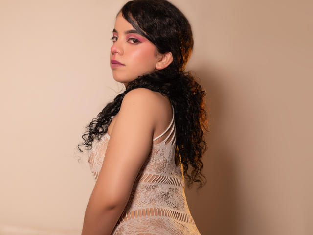 EmmaCowperr - Live sexe cam - 25143765