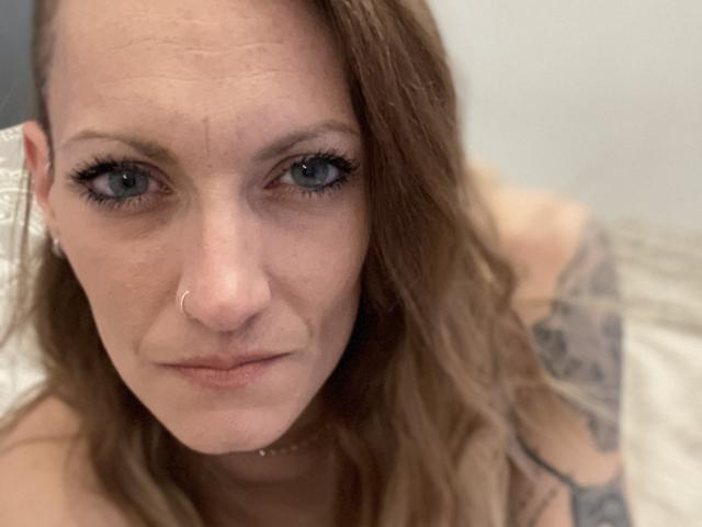 DaneeSoHot - Live sex cam - 25151073